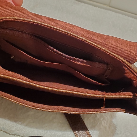 Crossbody Brown Textured Leather Purse - Picture 4 of 6